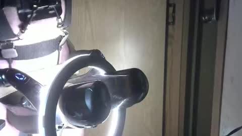 Snapshot of robodickmilker chatting on October 25, 2025, 1:24 am Robodickmilker online show from October 25, 2025, 1:24 am