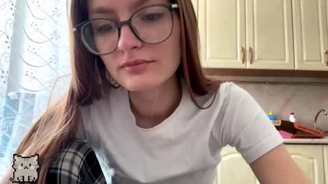 robynsentinella online show from January 7, 2026, 1:41 am