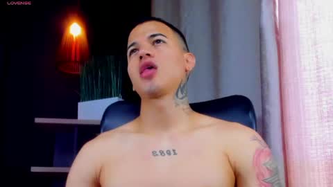 Snapshot of rocco_santos chatting on April 28, 2026, 6:35 pm rocco_santos online show from April 28, 2026, 6:35 pm