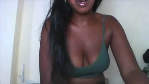 rochellinah online show from March 28, 2026, 2:05 pm