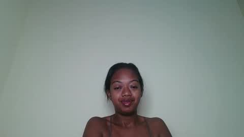 rochellinah online show from May 4, 2026, 1:45 am