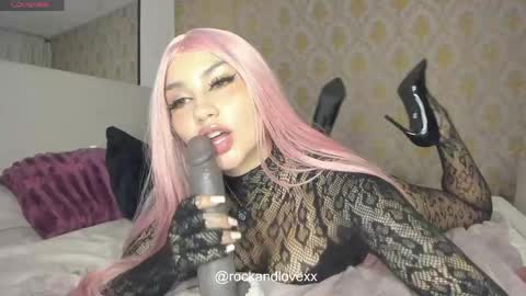 Samantha Estephania  online show from May 12, 2026, 7:05 am