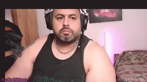 rodrixxx54 online show from November 7, 2025, 2:33 am