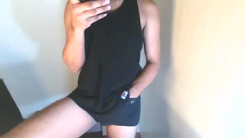 Snapshot of rogueprince_jace chatting on February 5, 2026, 5:23 am Jace online show from February 5, 2026, 5:23 am