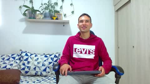 Snapshot of rolos_hot32 chatting on December 2, 2025, 2:34 pm rolos_hot32 online show from December 2, 2025, 2:34 pm