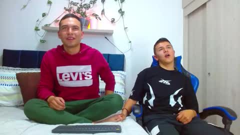 Snapshot of rolos_hot32 chatting on February 11, 2026, 11:43 pm rolos_hot32 online show from February 11, 2026, 11:43 pm