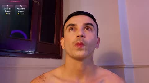 Snapshot of roman_chase chatting on October 31, 2025, 1:01 pm online show from October 31, 2025, 1:01 pm