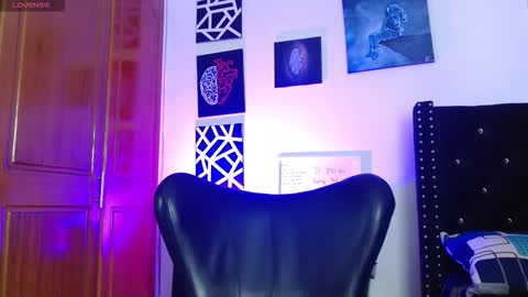 Roman online show from November 18, 2025, 6:23 pm