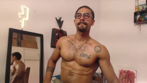 Snapshot of romeocolin_ chatting on July 1, 2026, 12:56 am R O M E O online show from July 1, 2026, 12:56 am