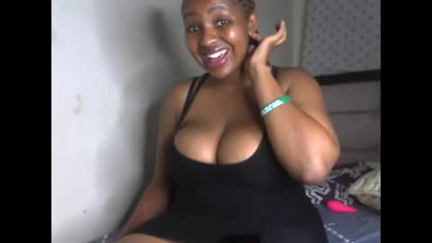 Snapshot of romina_26 chatting on February 19, 2026, 7:43 pm Romina 26 online show from February 19, 2026, 7:43 pm