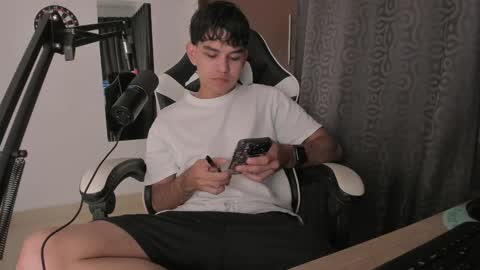 Snapshot of ronaldmq20 chatting on February 16, 2025, 11:05 pm Ronaldo online show from February 16, 2025, 11:05 pm