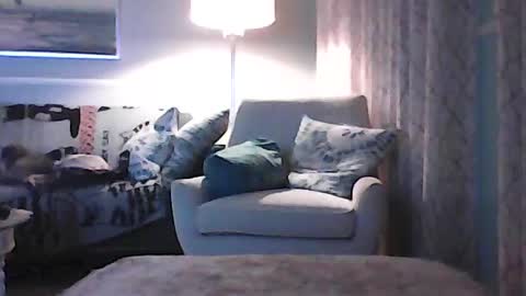 ronvlv online show from July 6, 2026, 3:14 am