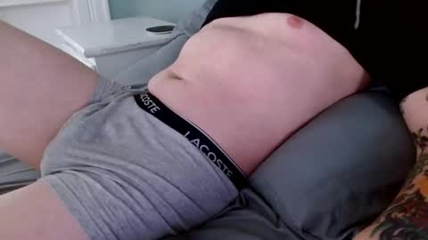 Snapshot of roquehardigan chatting on December 8, 2024, 4:39 pm Roque Hardigan online show from December 8, 2024, 4:39 pm