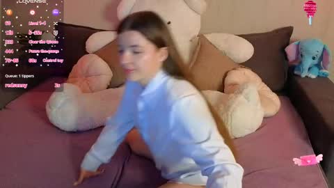 roraline_lov online show from April 19, 2026, 6:10 pm