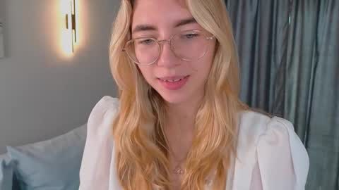 Emma online show from October 14, 2025, 3:02 pm