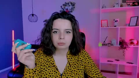 rosa_melt online show from May 6, 2026, 8:52 am