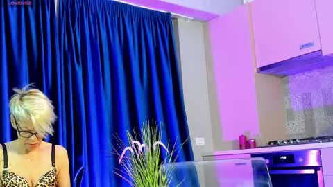 Rose online show from October 6, 2025, 4:32 am