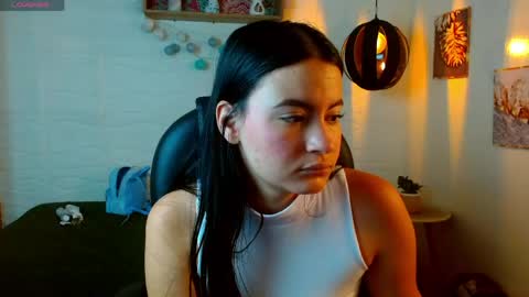 Snapshot of rosaliea chatting on June 4, 2026, 5:35 am R O S A L I A online show from June 4, 2026, 5:35 am
