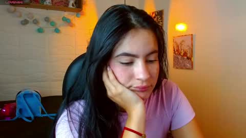 Snapshot of rosaliea chatting on June 5, 2026, 6:52 am R O S A L I A online show from June 5, 2026, 6:52 am
