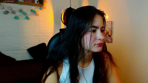 Snapshot of rosaliea chatting on June 6, 2026, 4:06 am R O S A L I A online show from June 6, 2026, 4:06 am