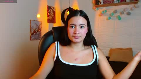 Snapshot of rosaliea chatting on June 17, 2026, 5:54 am R O S A L I A online show from June 17, 2026, 5:54 am
