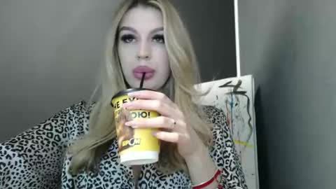 Rosalina online show from April 19, 2026, 12:04 pm