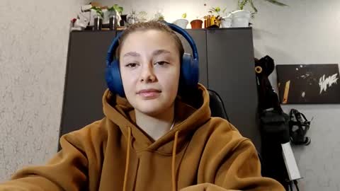 Kiki online show from October 4, 2025, 8:56 am