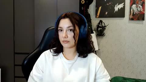 Kiki online show from October 10, 2025, 1:21 pm