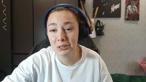 Kiki online show from October 18, 2025, 11:00 am