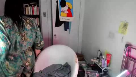 rose257044 online show from October 5, 2025, 1:53 pm