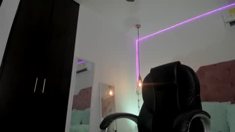 rose__monroe online show from November 1, 2025, 8:00 pm