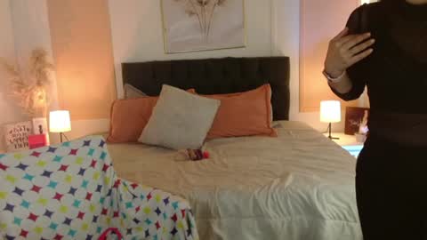 Rose  online show from June 13, 2026, 1:42 pm