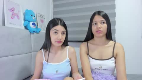 Snapshot of roseandmiah chatting on October 26, 2025, 3:45 am Rose y Miah online show from October 26, 2025, 3:45 am