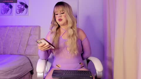 Snapshot of roseanne_park chatting on January 21, 2025, 11:24 pm   online show from January 21, 2025, 11:24 pm