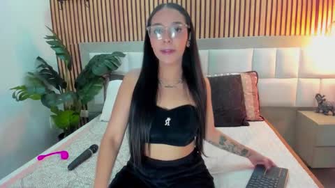 roseaurora online show from December 14, 2025, 12:43 pm