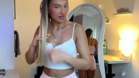 Bella  online show from March 26, 2026, 7:47 am