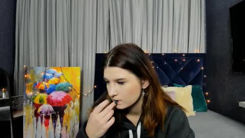 Snapshot of roseblanche2k chatting on January 6, 2025, 11:31 pm Florin online show from January 6, 2025, 11:31 pm