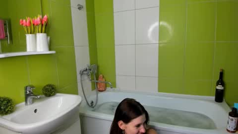 Snapshot of roseblanche2k chatting on January 25, 2025, 10:18 pm Florin online show from January 25, 2025, 10:18 pm