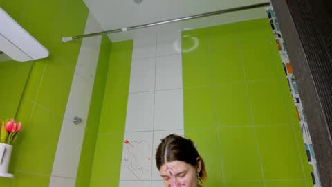 Snapshot of roseblanche2k chatting on March 9, 2025, 5:28 pm Florin online show from March 9, 2025, 5:28 pm