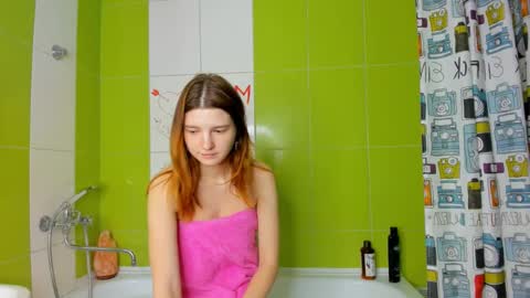 Snapshot of roseblanche2k chatting on March 10, 2025, 10:45 pm Florin online show from March 10, 2025, 10:45 pm