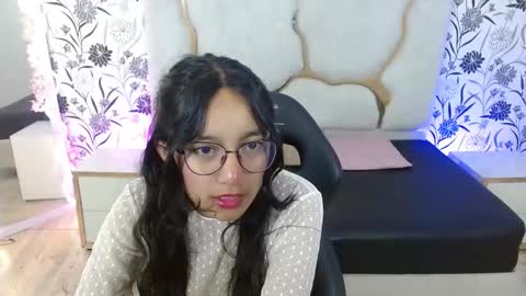 rosee_tay1 online show from December 15, 2025, 3:33 am