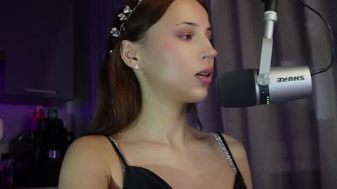 roseess_ online show from January 18, 2025, 2:03 am