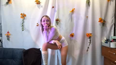 Snapshot of rosejanos chatting on November 28, 2025, 11:35 am rosejanos online show from November 28, 2025, 11:35 am