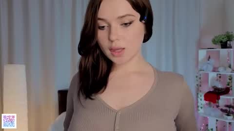 Graise online show from October 7, 2025, 5:43 pm