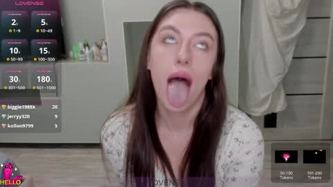 Julia online show from May 16, 2026, 7:34 pm
