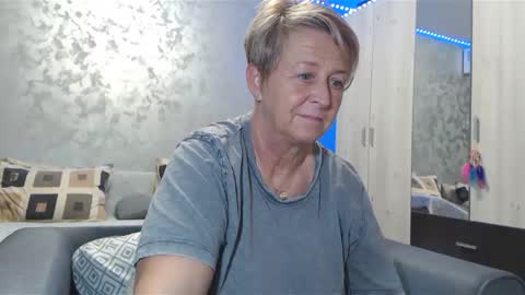 Snapshot of roses_and_lillies chatting on December 18, 2024, 6:03 pm Lovepinklilly online show from December 18, 2024, 6:03 pm