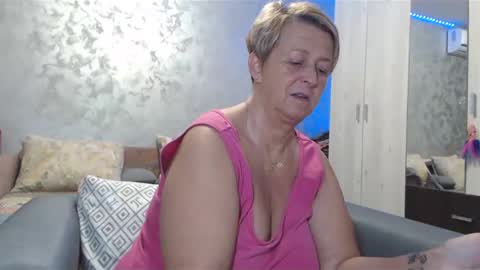 Snapshot of roses_and_lillies chatting on December 24, 2024, 6:50 pm Lovepinklilly online show from December 24, 2024, 6:50 pm