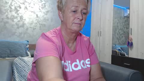 Snapshot of roses_and_lillies chatting on December 29, 2024, 6:05 pm Lovepinklilly online show from December 29, 2024, 6:05 pm