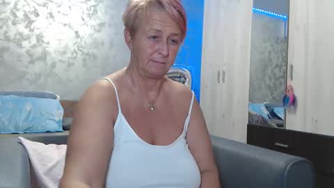 Snapshot of roses_and_lillies chatting on January 2, 2025, 9:39 pm Lovepinklilly online show from January 2, 2025, 9:39 pm