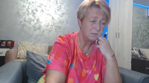 Snapshot of roses_and_lillies chatting on January 16, 2025, 7:10 pm Lovepinklilly online show from January 16, 2025, 7:10 pm